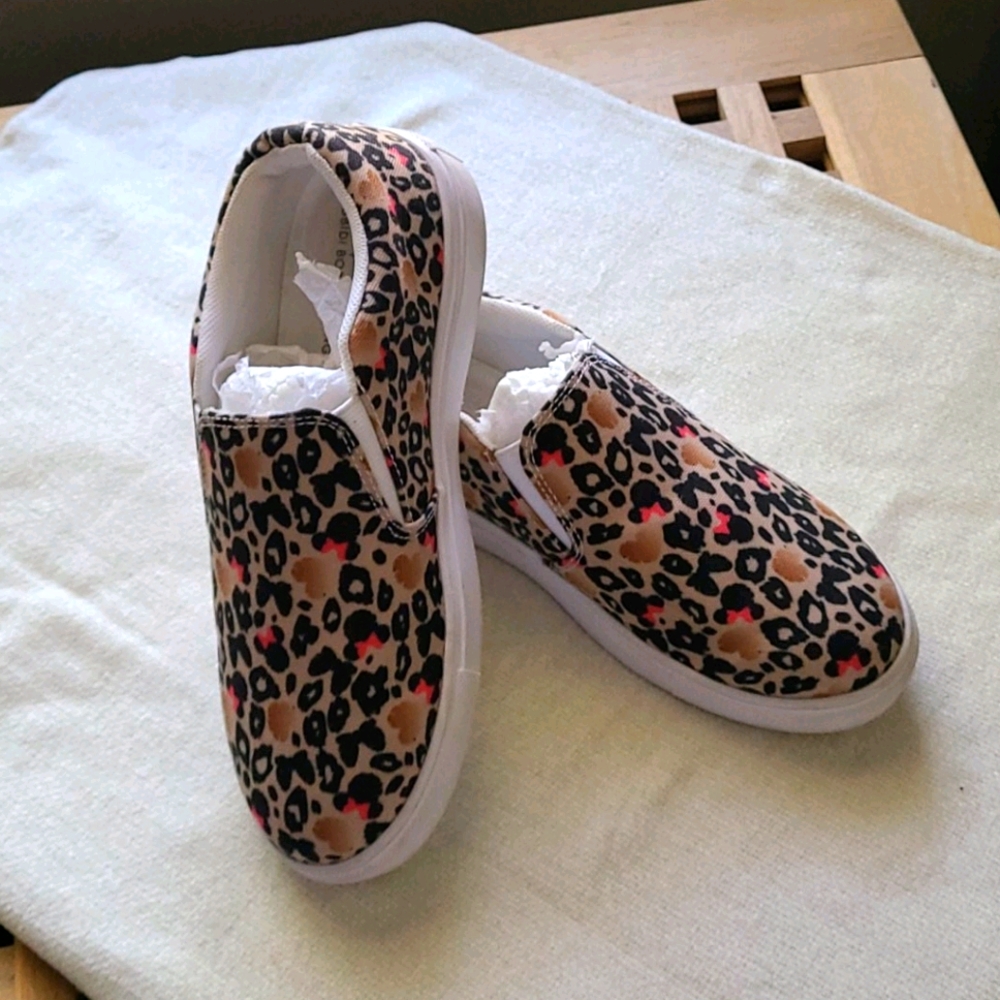 Minnie Mouse leopard print slip-on sneakers, sz 5
